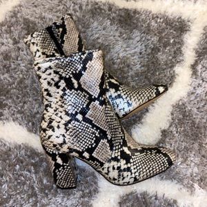 NWOT ALDO AURELLA SNAKESKIN BOOTIE